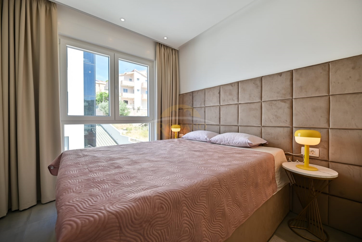 Attico di lusso a Okrug Gornji/Čiovo con terrazza sul tetto